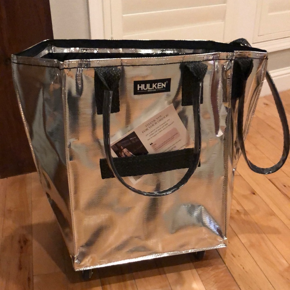 Hulken medium sized roller bag